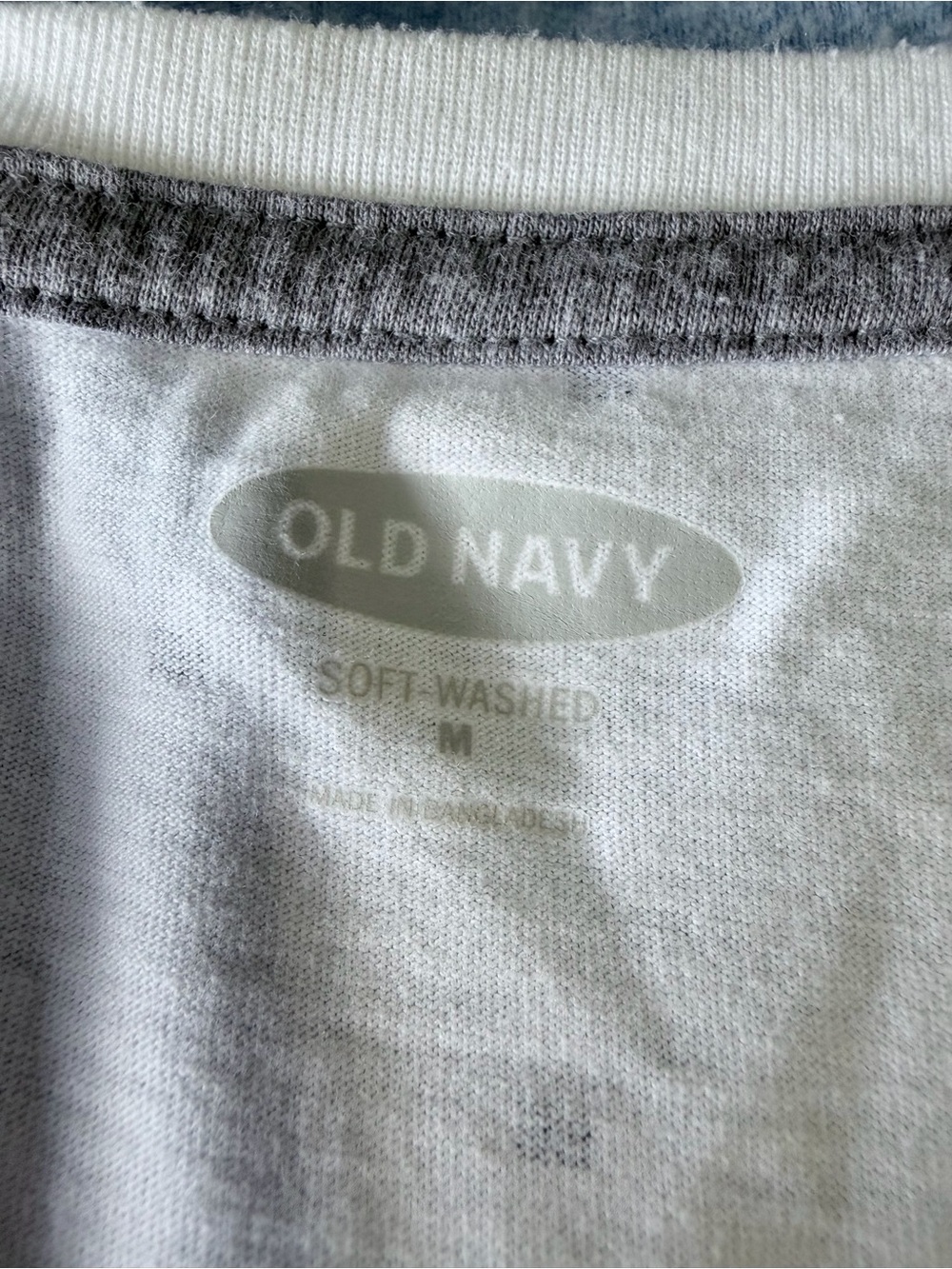 [Arizona & Old Navy] Men 3-Pack Short-Sleeve V-Neck T-Shirts -White, Blue, Cream - Picture 5 of 11